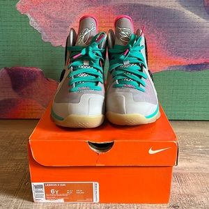Excellent Condition Nike South Beach Lebron 9 sz 6Y
